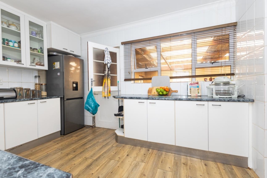 4 Bedroom Property for Sale in Windsor Park Western Cape